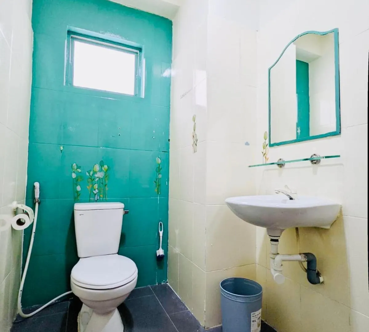 Cozy & Convenient Apt With 2 Bedrooms Next To Dist 1 Ho Chi Minh City